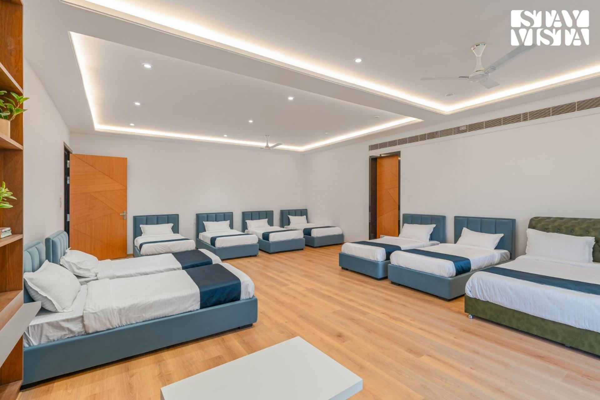 Stayvista At Aj House With Pvt Pool & Projector Set-Up Хидерабад Екстериор снимка